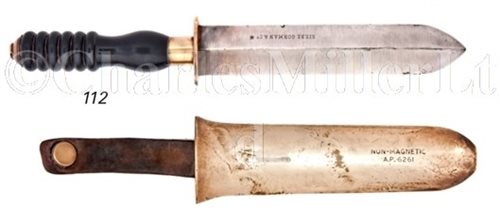 Lot 112 - AN ADMIRALTY-PATTERN DIVER'S KNIFE BY SIEBE...
