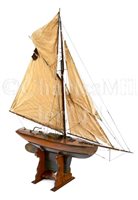 Lot 278 - A GAFF-RIGGED POND YACHT, CIRCA 1920<br/>the...