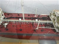 Lot 285 - A DETAILED STATIC DISPLAY MODEL OF THE S.S. BRITISH VICTORY BUILT BY VICKERS-ARMSTRONG (SHIPBUILDERS) LTD FOR BP TANKERS LTD 1954 AND MODELLED BY BASSETT-LOWKE