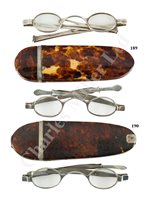Lot 189 - Ø A PAIR OF SILVER SLIDING SIDE SPECTACLES, CIRCA 1825; another pair and a tortoisehell case