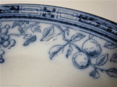Lot 10 - BIBBY LINE:  AN ‘ENFIELD FRUIT’ PATTERN CHINA DINNER PLATE, BY MINTON, CIRCA 1906