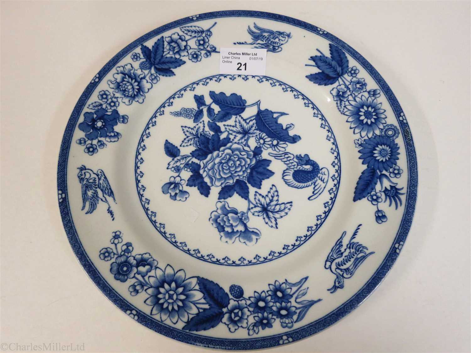 Lot 21 - CANADIAN PACIFIC: A ‘HERON’ PATTERN CHINA DINNER PLATE BY COPELAND, ENGLAND, CIRCA 1913