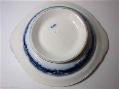 Lot 43 - DOMINION LINE: AN OVAL SERVING DISH WITH SIDE HANDLES BY CAULDON, ENGLAND, CIRCA 1890