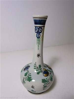 Lot 59 - HOLLAND AFRICA LINE [VNS]: A SMALL CHINA BUD VASE BY DELFT, CIRCA 1935
