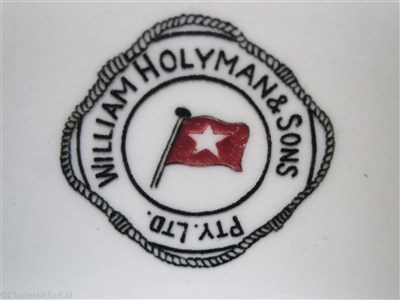 Lot 106 - WILLIAM HOLYMAN & SONS PTY. LTD: A CHINA BOWL BY THE GLOBE POTTERY CO. LTD, CIRCA 1955