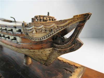 Lot 308 - AN EARLY 19TH CENTURY FRENCH NAPOLEONIC PRISONER-OF-WAR WOOD AND BONE SHIP MODEL FOR A 74-GUN FRIGATE