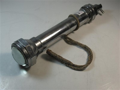 Lot 178 - AN ADMIRALTY PATTERN DIVER'S TORCH BY SIEBE GORMAN & CO. LTD, LONDON