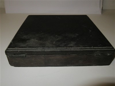 Lot 264 - A PLANE TABLE SURVEYING COMPASS BY GEORGE ADAMS, LONDON, CIRCA 1740 & an eyepiece
