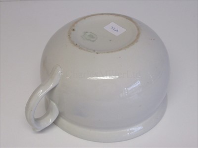 Lot 73 - P&O: a chamber pot