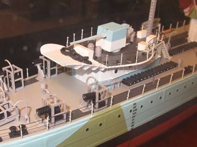 Lot 145 - A 1:96 SCALE STATIC DISPLAY MODEL OF H.M.S. HESPERUS [1939]