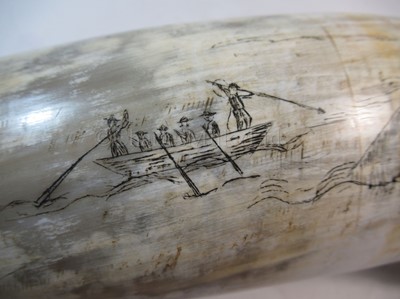 Lot 168 - A SCRIMSHAW DECORATED COW'S HORN