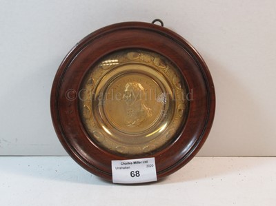 Lot 68 - A COMMEMORATIVE GILT BRASS TONDO FOR LORD NELSON AFTER PETER WYON, CIRCA 1806