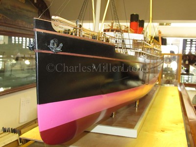 Lot 175 - A 1:75 SCALE BUILDER'S STYLE MODEL OF THE AUSTRALIA-NEW ZEALAND PASSENGER/CARGO SHIP S.S. MAHENO [1905]