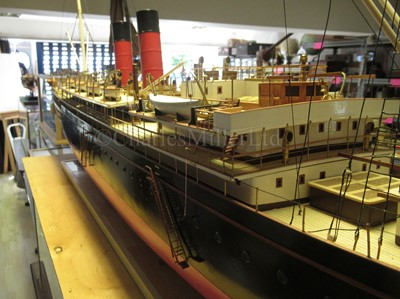 Lot 175 - A 1:75 SCALE BUILDER'S STYLE MODEL OF THE AUSTRALIA-NEW ZEALAND PASSENGER/CARGO SHIP S.S. MAHENO [1905]