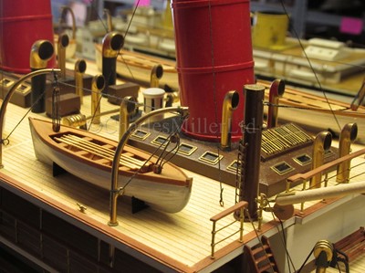 Lot 175 - A 1:75 SCALE BUILDER'S STYLE MODEL OF THE AUSTRALIA-NEW ZEALAND PASSENGER/CARGO SHIP S.S. MAHENO [1905]