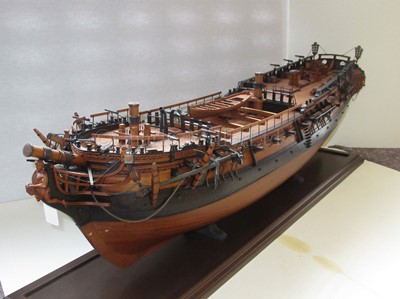 Lot 41 - A VERY FINE 1:36 SCALE ADMIRALTY BOARD STYLE MODEL FOR THE SIXTH RATE 28 GUNS SHIP ENTERPRISE [1774]