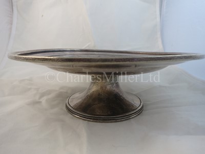 Lot 5 - An American President Lines plated cake stand