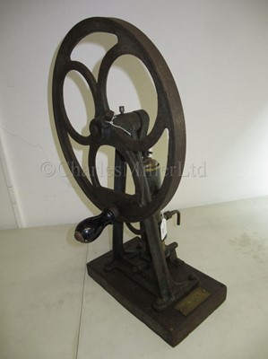 Lot 292 - AN OSCILLATING VACUUM PUMP BY THE PULSOMETER ENGINEERING CO. LTD, LONDON, CIRCA 1900