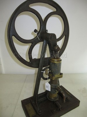Lot 292 - AN OSCILLATING VACUUM PUMP BY THE PULSOMETER ENGINEERING CO. LTD, LONDON, CIRCA 1900