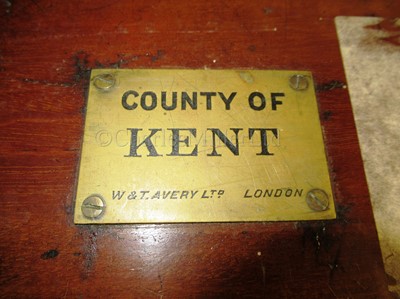 Lot 290 - A SET OF PORTABLE SCALES FOR THE COUNTY OF KENT BY W.T AVERY, CIRCA 1900 + weights