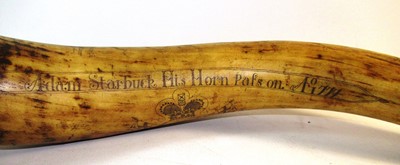 Lot 113 - A FINE ROYALIST AMERICAN WAR OF INDEPENDENCE COW HORN POWDER