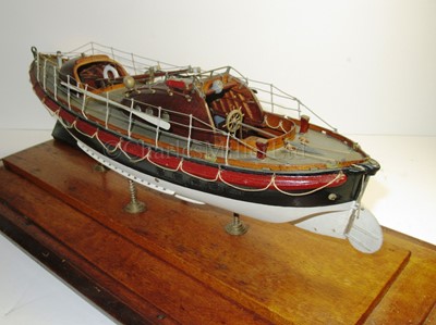 Lot 62 - A 1:32 SCALE PRESENTATION MODEL FOR A WATSON-CLASS LIFEBOAT, CIRCA 1931