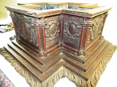 Lot 186 - THE LAUNCHING CASKET FOR THE BATTLECRUISER H.M.S. INDEFATIGABLE, 1909