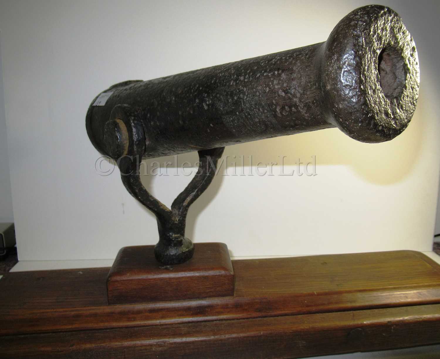 Lot 139 A 1IN. BORE CAST IRON SWIVEL GUN, CIRCA 1800