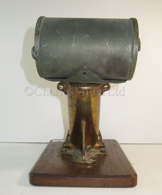 Lot 192 - A PRESENTATION MODEL DEPTH CHARGE LAUNCHER FOR H.M.S. LINNET BY THORNYCROFT, CIRCA 1917