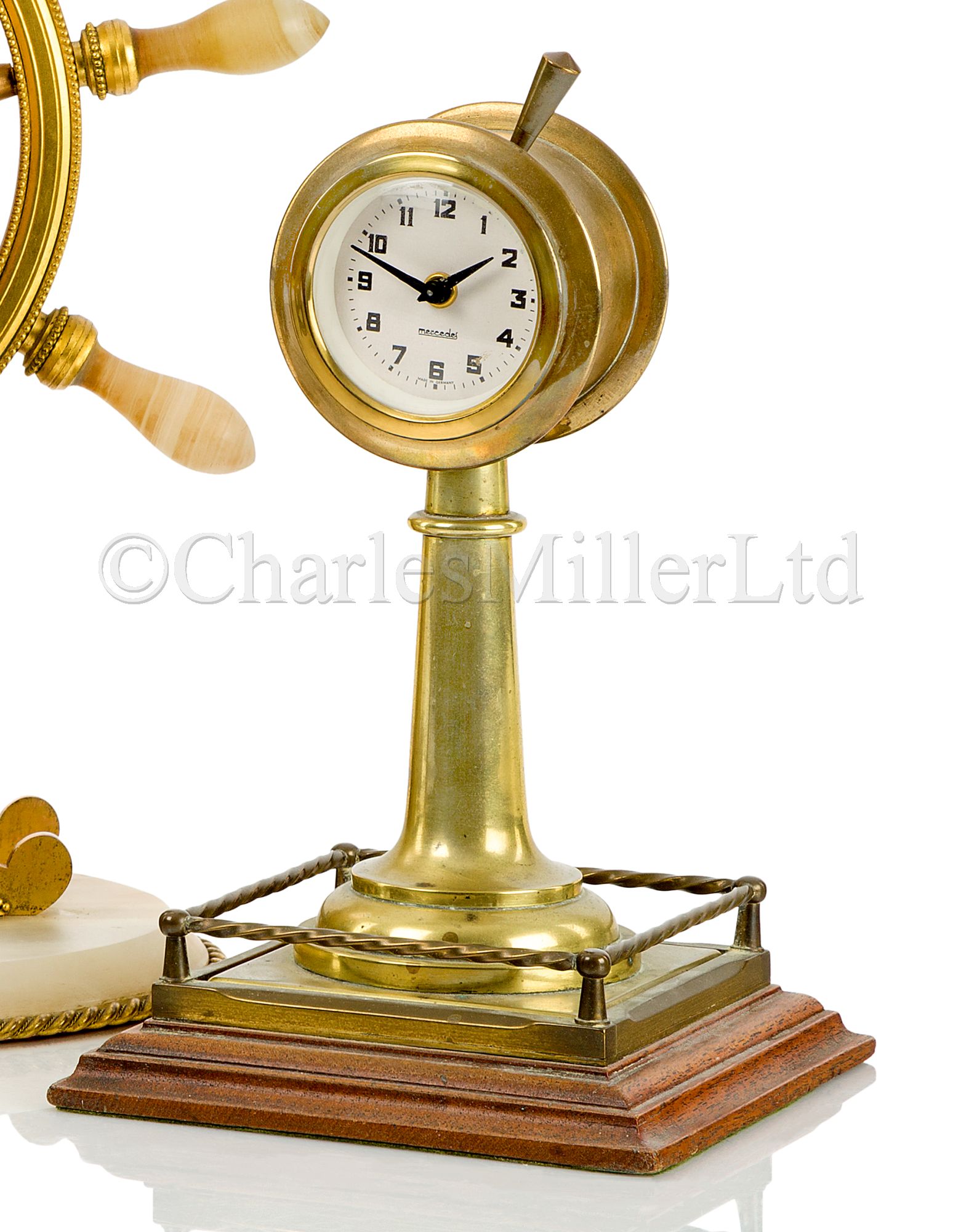 Lot 42 A NOVELTY DESK CLOCK, CIRCA 1930