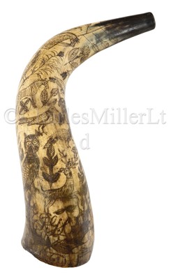 Lot 105 - AN 18TH/19TH CENTURY SCRIMSHAW DECORATED POWDER HORN