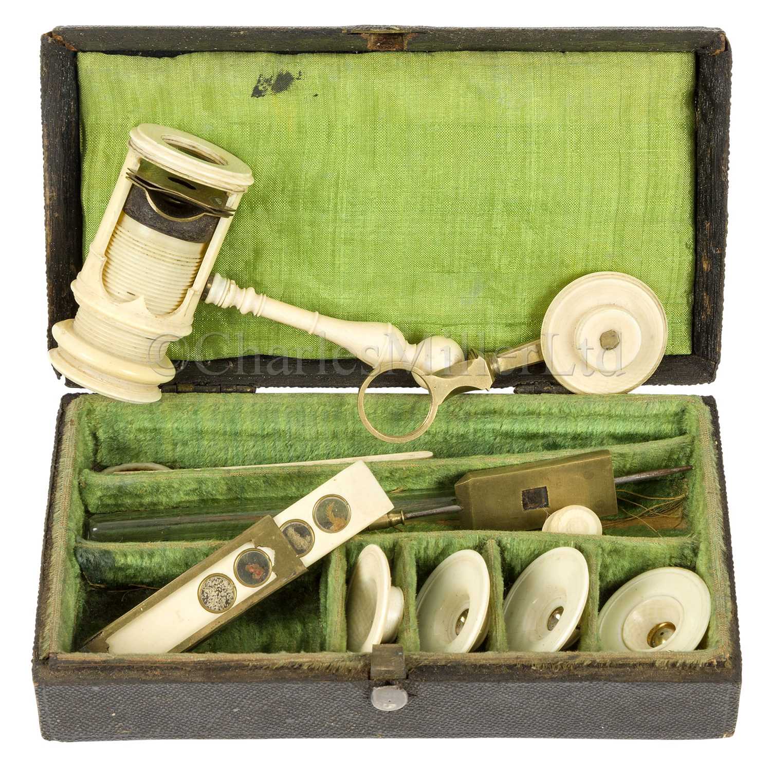 Lot 385 - Ø A FINE WILSON-TYPE SCREW BARREL COMPENDIUM MICROSCOPE, ENGLISH, CIRCA 1740