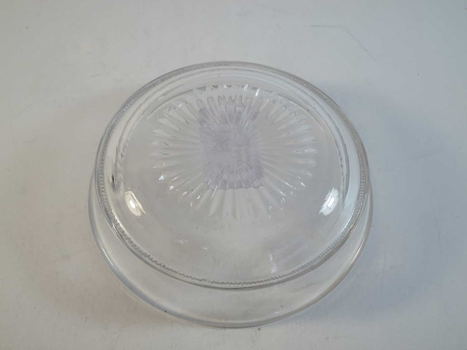 Lot 141 - A Furness Bermuda glass dish