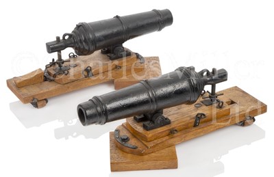 Lot 183 - A PAIR OF MODEL ROYAL NAVY CARRONADES AS USED IN SERVICE CIRCA 1800