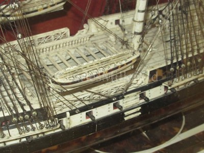 Lot 195 - A NAPOLEONIC FRENCH PRISONER OF WAR STYLE BONE AND TORTOISESHELL MODEL FOR A 40-GUN FIFTH-RATE FRIGATE