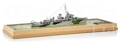 Lot 314 - A 1:192 SCALE WATERLINE MODEL OF ALGERINE-CLASS MINESWEEPER H.M.S. PELORUS, AS DEPICTED IN 1943