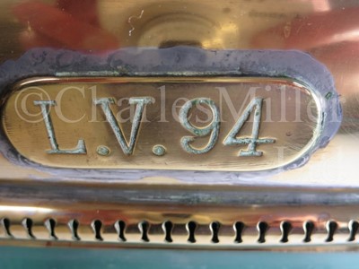 Lot 28 - A FINE AND LARGE BRASS OIL LAMP FROM TRINITY HOUSE LIGHT VESSEL 94 BY ROB. MOORE & NEILL, GLASGOW, CARDIFF & LONDON, CIRCA 1939