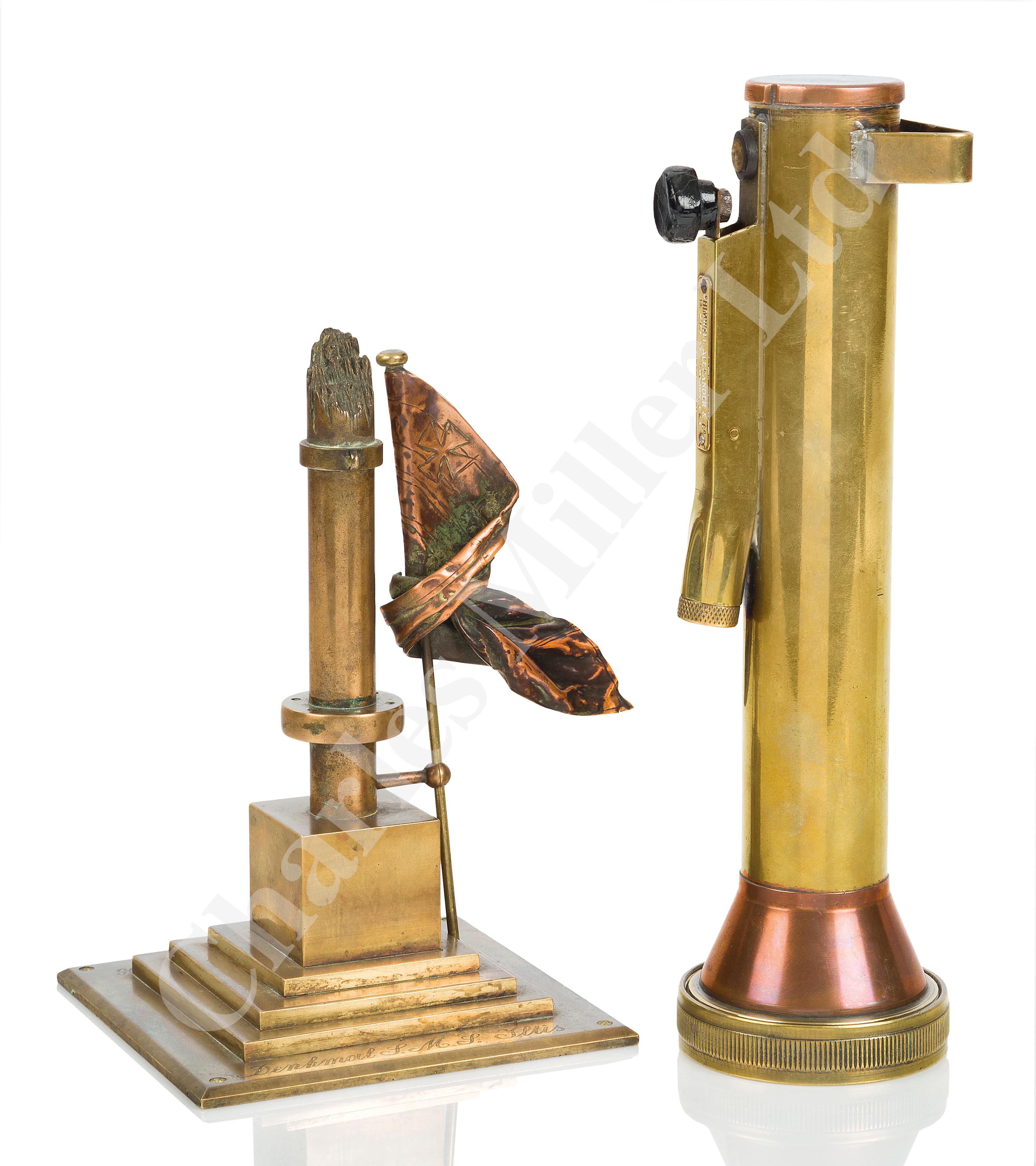 Lot 180 AN ADMIRALTY PATTERN SIGNALLING TORCH, CIRCA