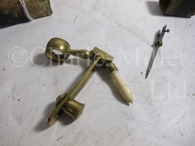 Lot 382 - Ø A SIMPLE MICROSCOPE, ENGLISH, CIRCA 1740