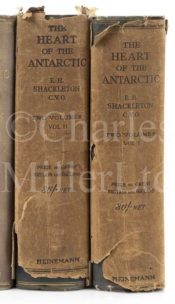 Lot 258 - 'THE HEART OF THE ANTARCTIC BEING THE STORY OF THE BRITISH ANTARCTIC EXPEDITION 1907-1909' by ERNEST SHACKLETON, 1909