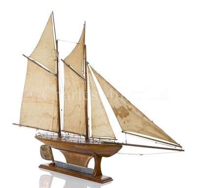 Lot 67 - AN ATTRACTIVE SMALL SIZE GAFF-RIGGED POND YACHT, CIRCA 1890