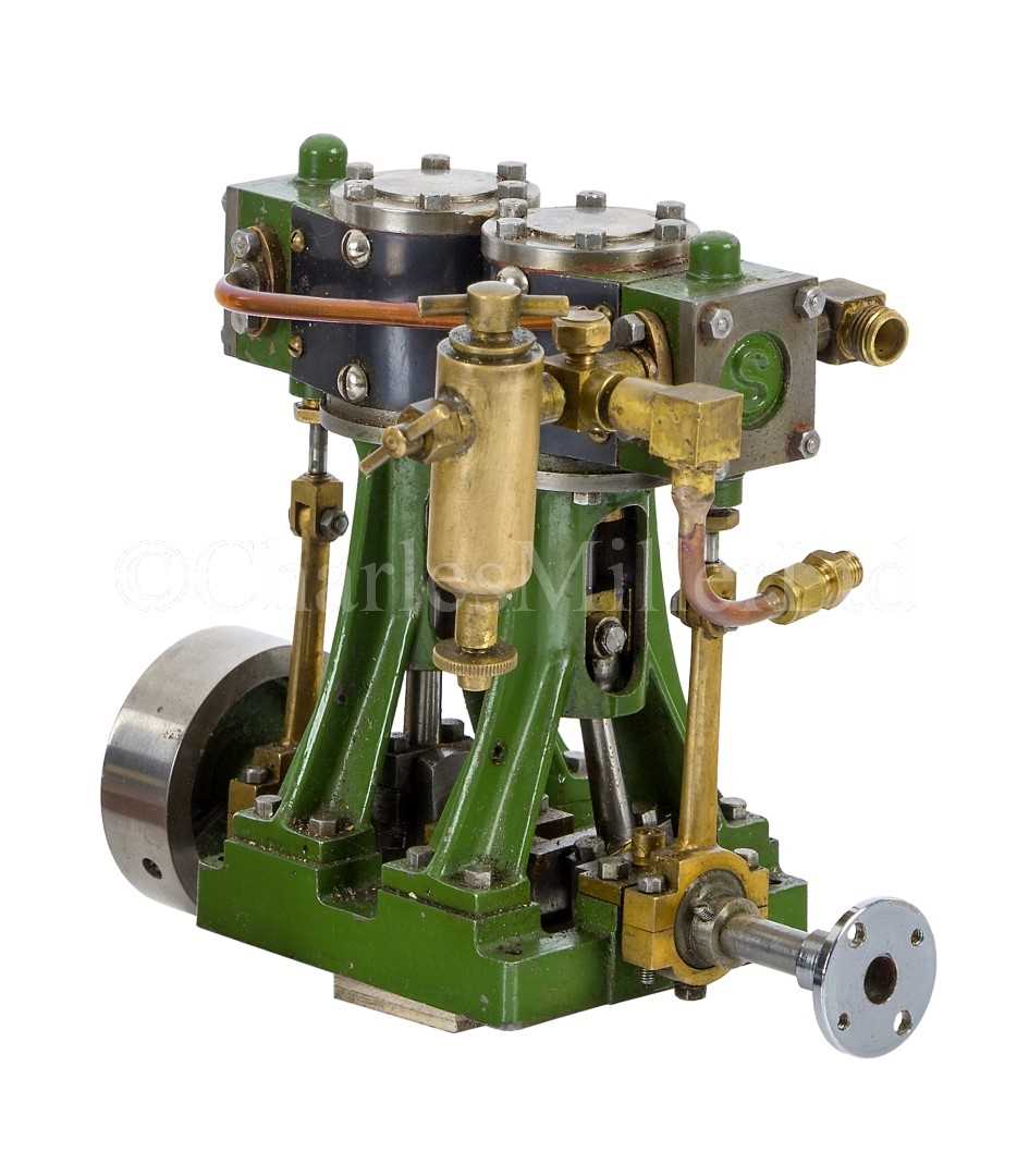 Lot 118 - A STUART D-10 MARINE ENGINE