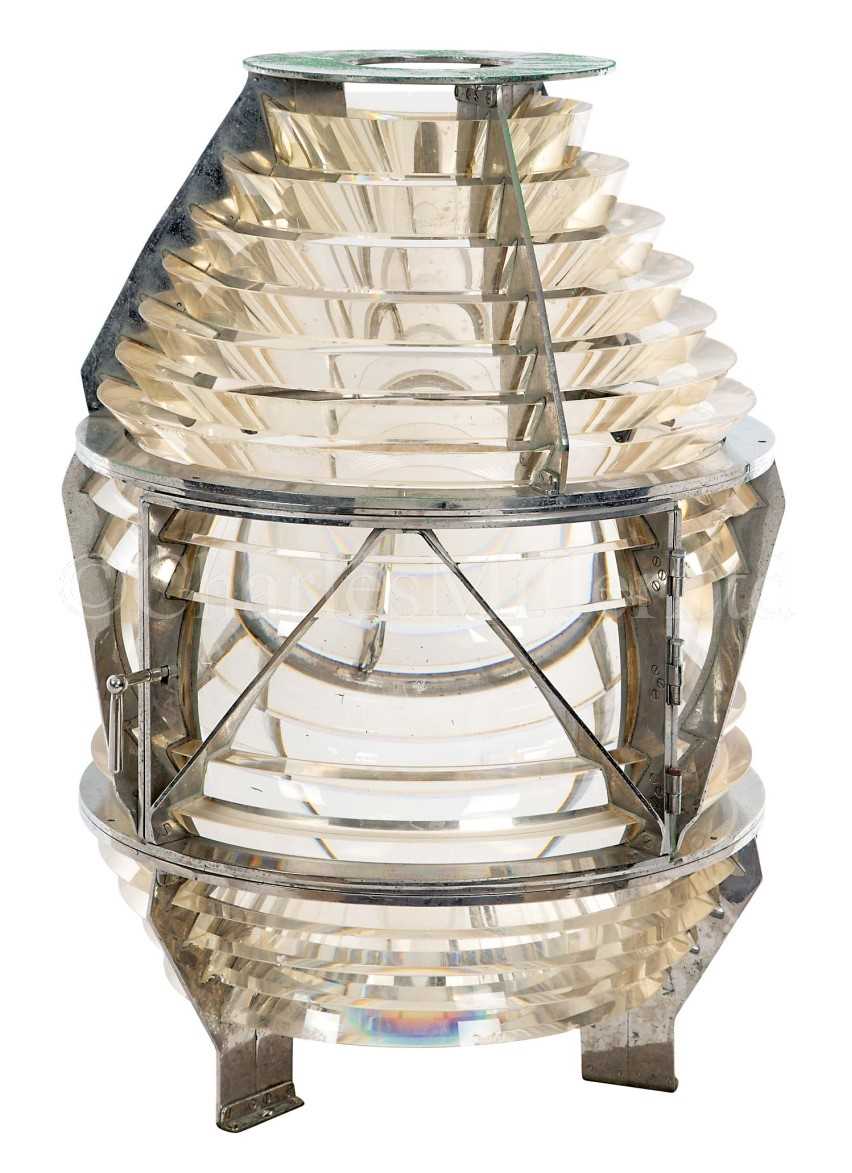 Lot 105 - A FOURTH-ORDER FRESNEL LENS, 20TH CENTURY