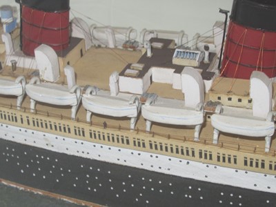 Lot 90 - AN ATTRACTIVE 1IN:40FT SCALE WATERLINE MODEL FOR THE R.M.S. QUEEN MARY, CIRCA 1938