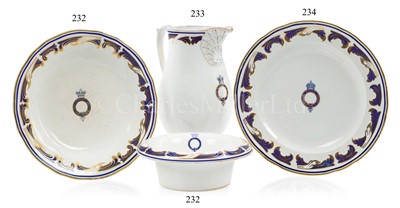 Lot 234 - A DINNER PLATE FROM THE ROYAL YACHT VICTORIA & ALBERT III, CIRCA 1901