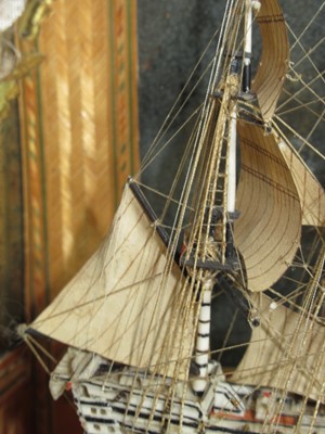 Lot 166 - A FINE AND HIGHLY ORIGINAL FULLY RIGGED FRENCH NAPOLEONIC PRISONER OF WAR MINIATURE SHIP MODEL