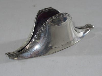 Lot 251 - AN EDWARDIAN SILVER NOVELTY PIN CUSHION, CIRCA 1910
