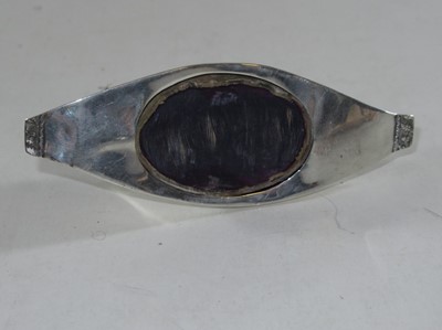 Lot 251 - AN EDWARDIAN SILVER NOVELTY PIN CUSHION, CIRCA 1910