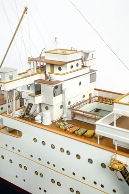 Lot 127 - A FINE BOARDROOM MODEL FOR THE REFITTED ROYAL MAIL LINES CRUISE LINER S.S. ATLANTIS, CIRCA 1929