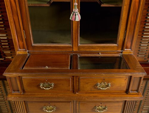 Lot 274 - AN EXCEPTIONAL MAHOGANY BREAK-FRONT